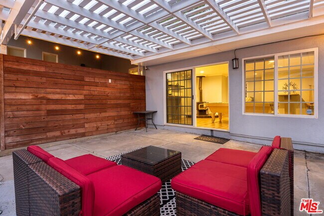 Building Photo - 8345 White Oak Ave