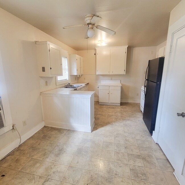 Building Photo - 504 Crosley St