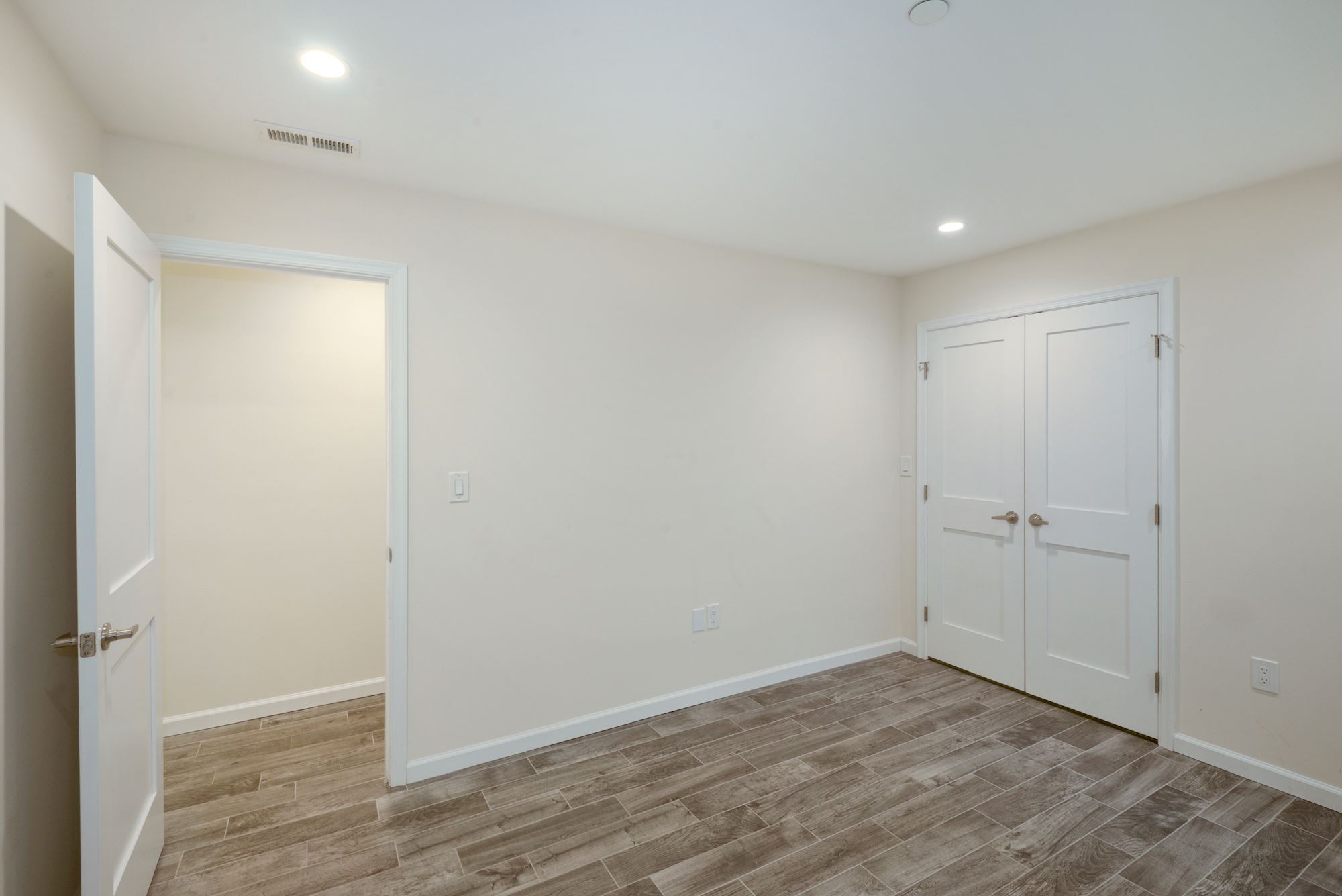Second Bedroom w/ Double Door Closet w/ Built-Ins! - 1892 Ontario Pl NW