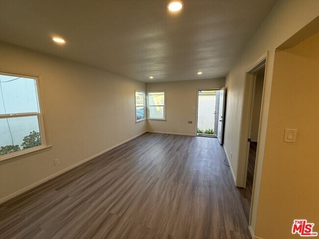Building Photo - 5242 Mccallum Ave