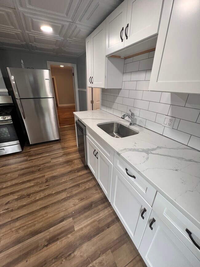 Quartz Countertops - 30 Arch St