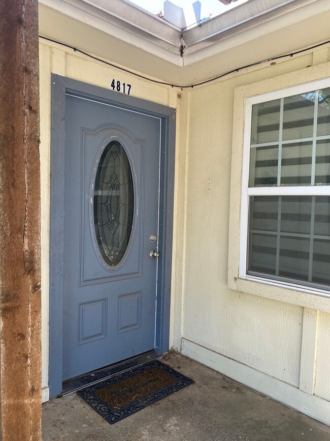 Building Photo - ***$500 off First Full Months rent with mo...