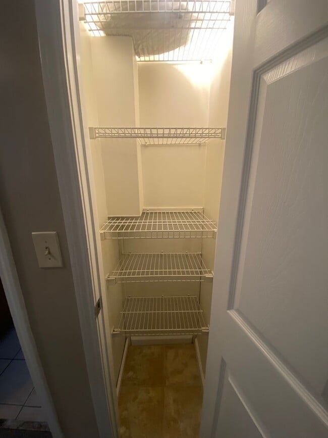 Building Photo - 206 Webb Rd