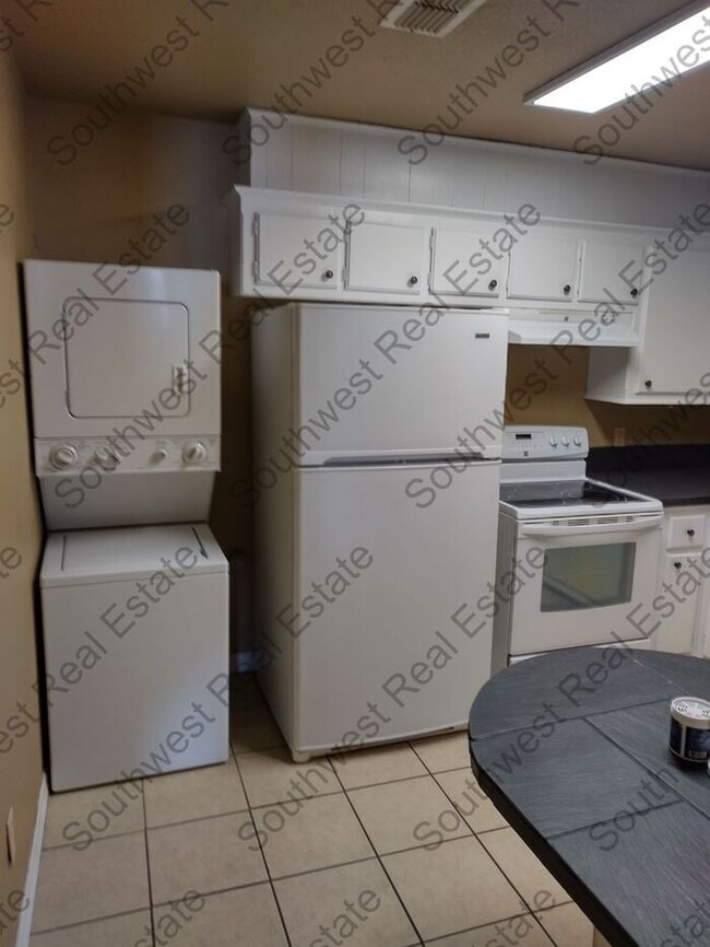 Building Photo - Nice 2 bed 1 bath apt in Portales - All Bills Paid!