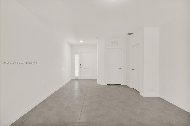 Building Photo - 449 NE 5th St
