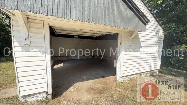 Building Photo - Welcome Home to this 3 Bedroom, 2 Bathroom...