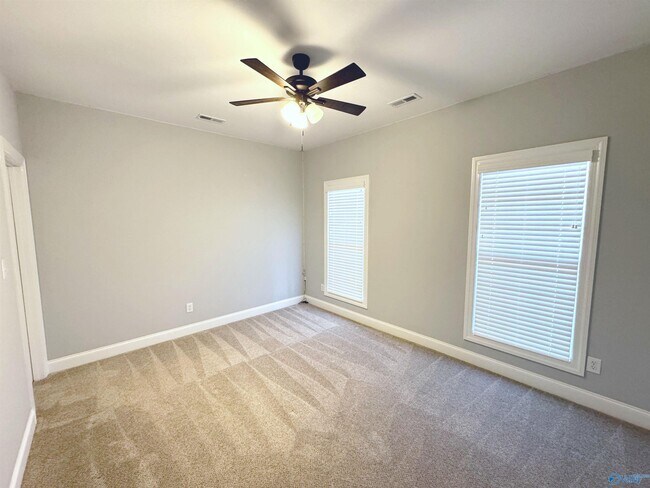 Building Photo - 118 Waxwing St