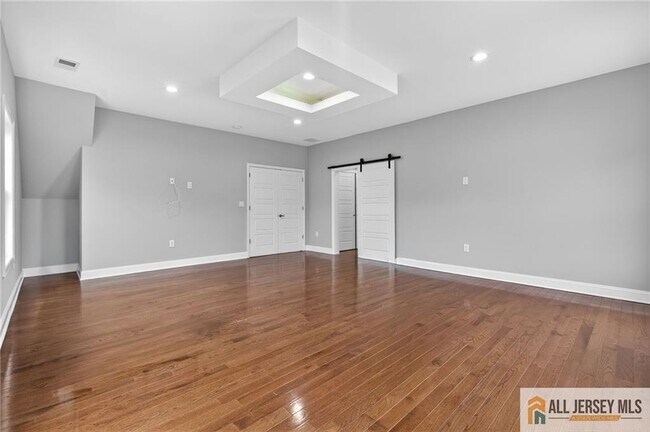 Building Photo - 19 Utica Rd