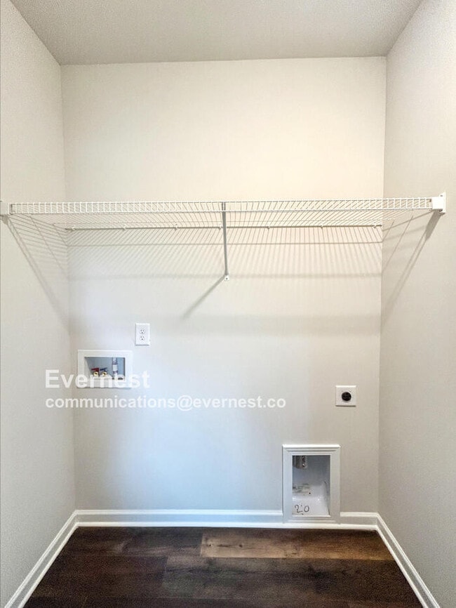 Building Photo - 305 Pawley Dr