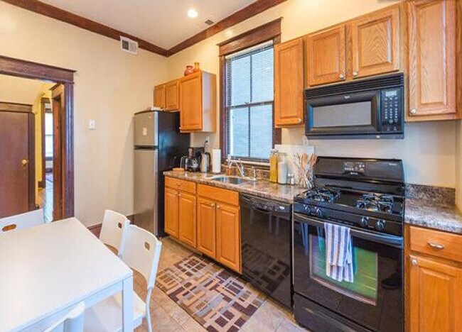 Building Photo - 1308 Potomac Ave SE