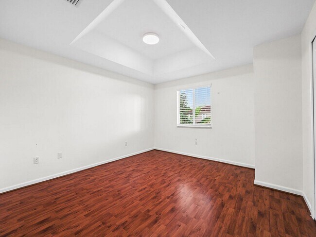 Building Photo - 7923 N Southwood Cir