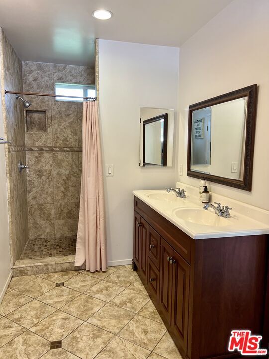 Building Photo - 8404 Newlin Ave