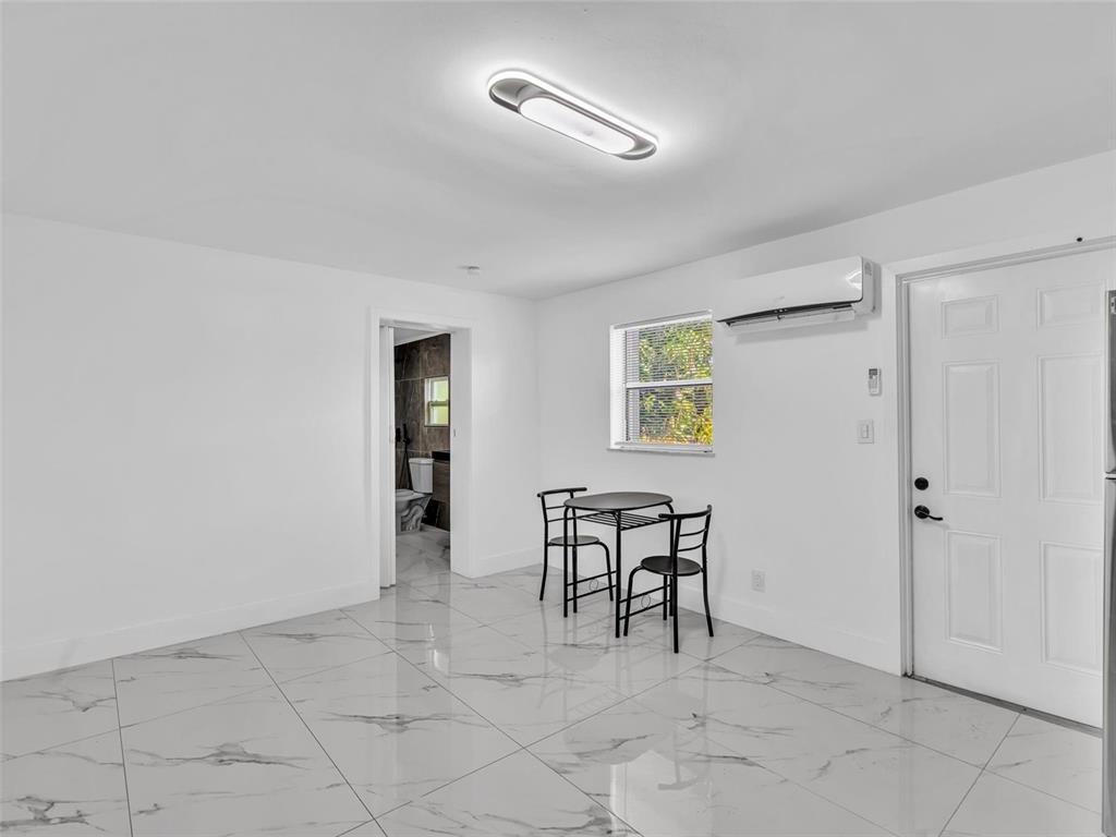 Building Photo - 4941 SW 44th Ave