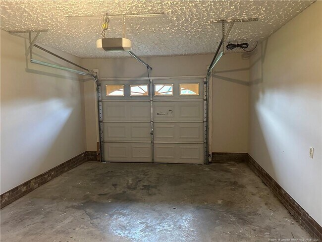 Building Photo - 7850 Penelope Dr
