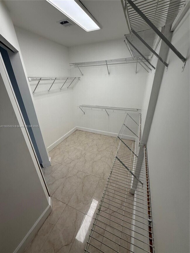 Building Photo - 8660 SW 161st Ave