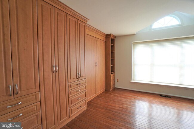 Building Photo - 104 Hidden Creek Dr