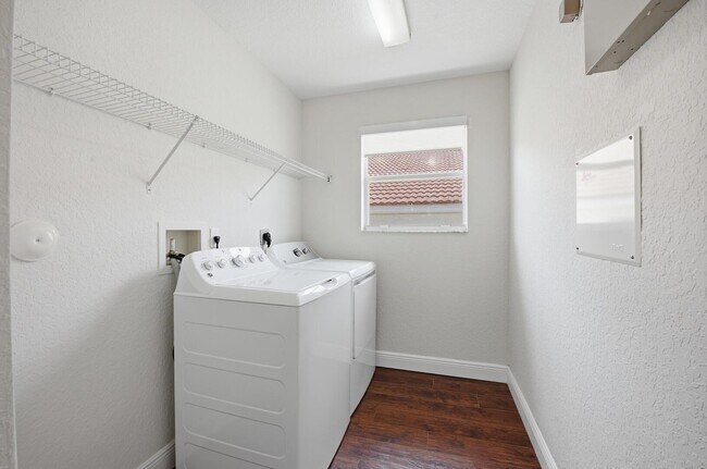 Building Photo - 8895 Chestnut Ridge Way