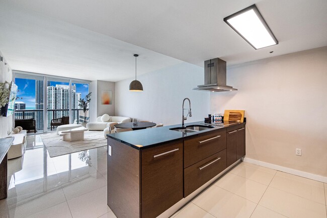 Building Photo - 495 Brickell Ave
