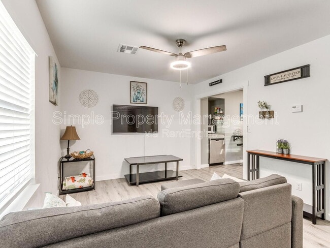 Building Photo - 425 Babb Dr