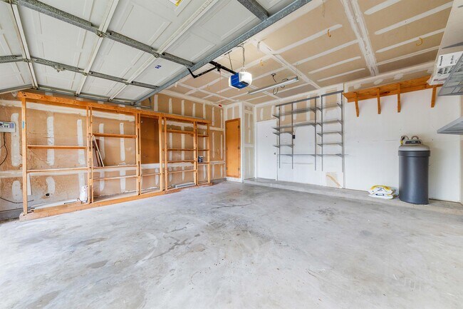 Building Photo - 17201 Village Glen Cove