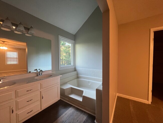 primary en suite - 1221 Settlebench Ln NW