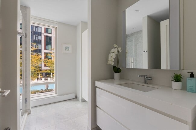 Building Photo - 135 Seaport Blvd