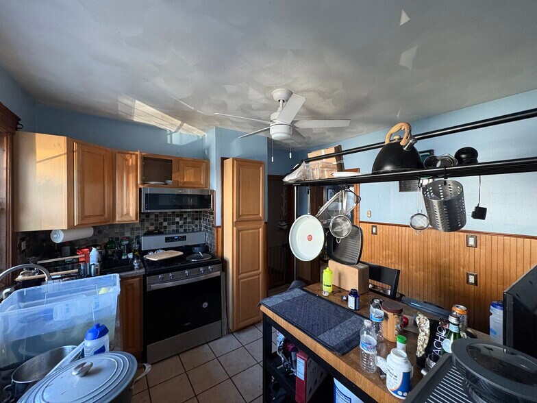 Kitchen - 80 Bowen Ave