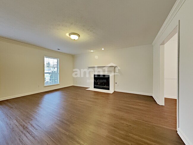 Building Photo - 815 Dowry Lane