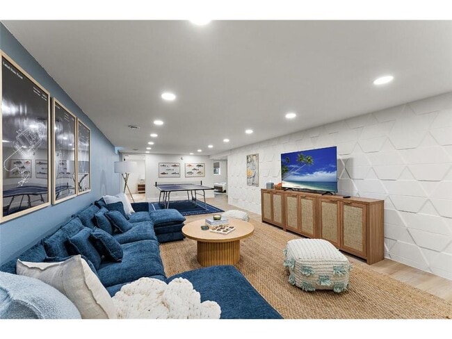 Building Photo - 1424 Vista Ln SW