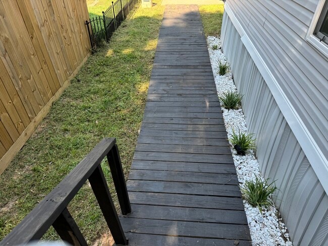 Building Photo - 16482 Eastchase St