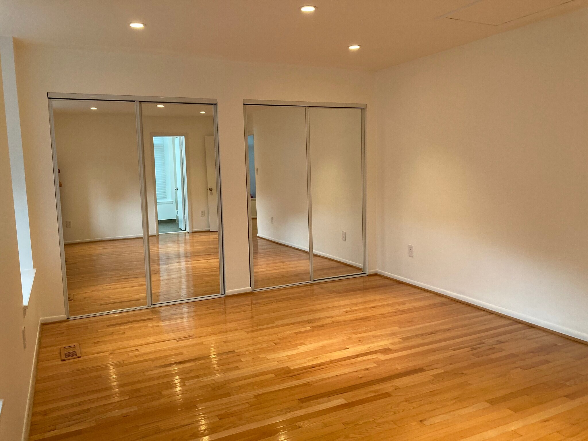 Double closet - 658 15th St S