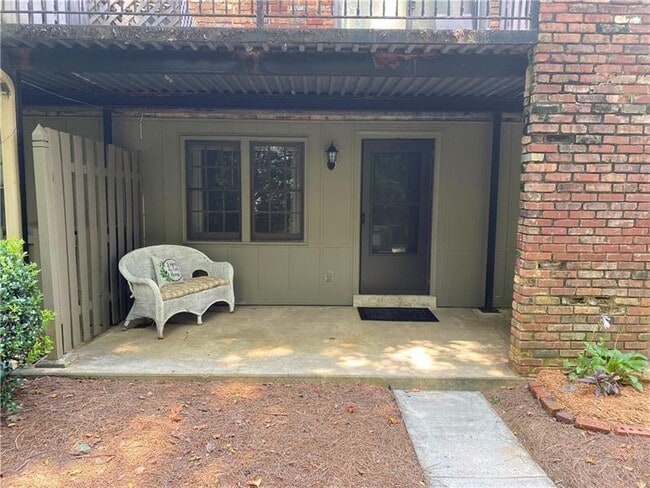 Building Photo - 3095 Colonial Way