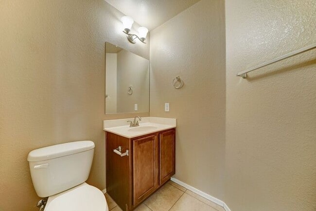 Building Photo - COMING SOON! Beautiful Townhome in Great Location