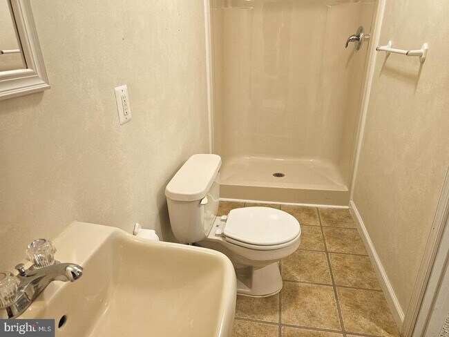 Building Photo - 7701 Croom Rd