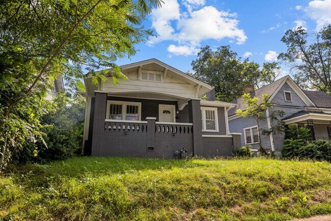 Building Photo - Charming 4 Bedroom, 2 Bathroom house