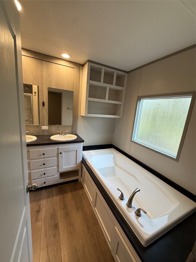 Building Photo - 327 County Rd 2296