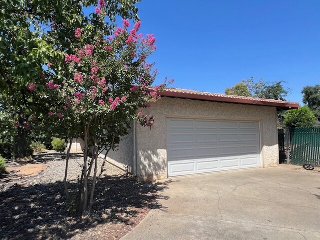 Building Photo - 1096 Corino Real Ct