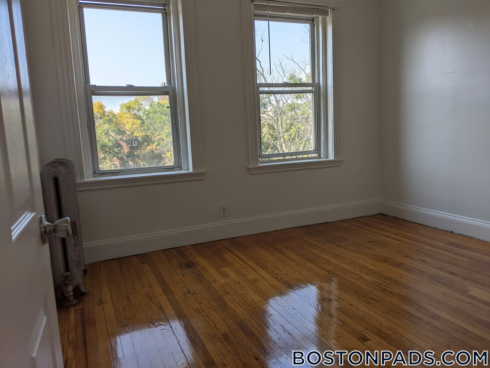 Building Photo - 151 Park Dr