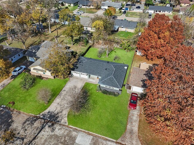 Building Photo - 10355 Duncum St