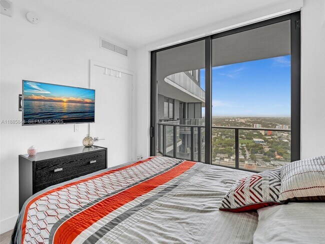 Building Photo - 121 NE 34th St