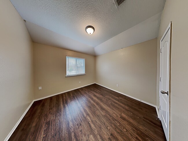 Building Photo - 1910 Temper Lane