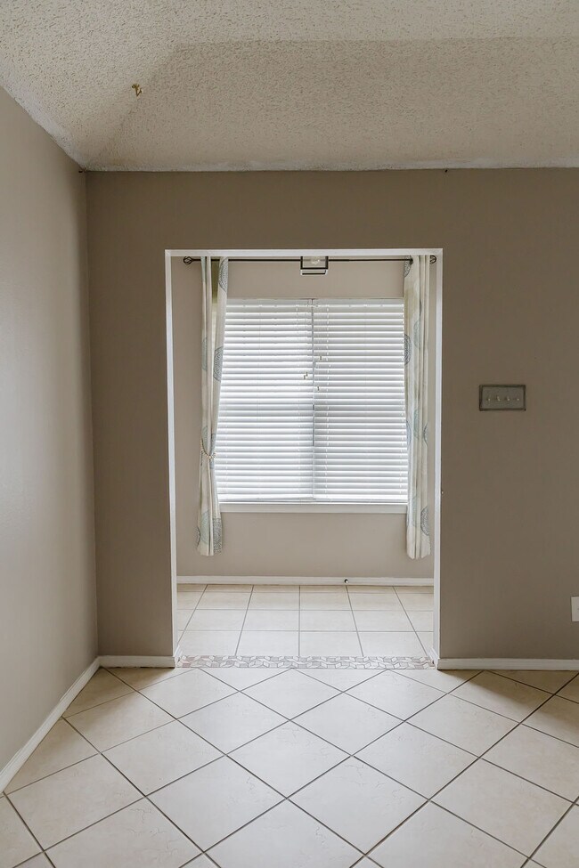 Building Photo - 1105 Gordon Blvd