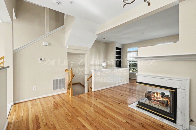 Building Photo - 968 Harrison Cir