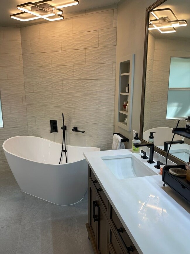 Building Photo - Stunning home @Churchill Estates 4/2/2