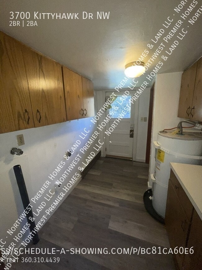 Building Photo - 3700 Kittyhawk Dr NW