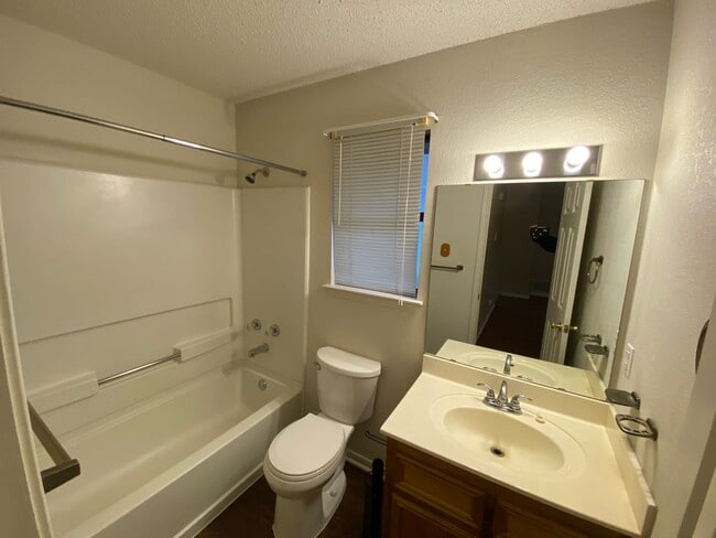 Building Photo - Beautiful home close to local schools and military base