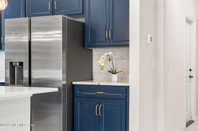 Building Photo - 2817 Ivy Post Dr