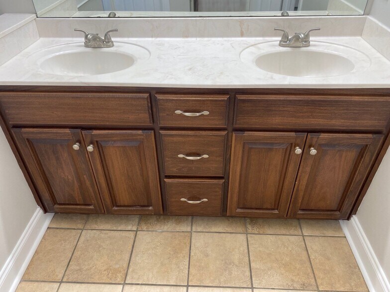 Building Photo - 32 Wyndelake Cv