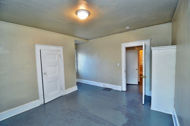Building Photo - 642 W 3rd St