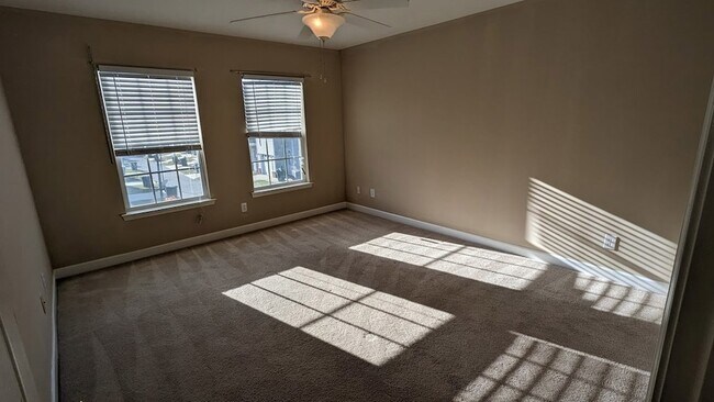 Building Photo - 827 Terrell Dr